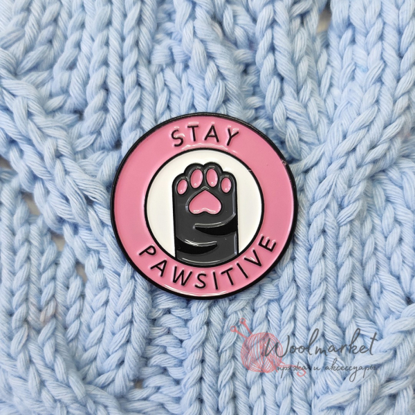 Кото-брошка "Stay Pawsitive"