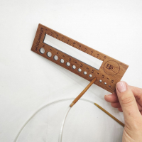 Дерев'яна лінійка калібратор для спиць